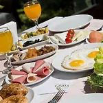 Nashira Hotel